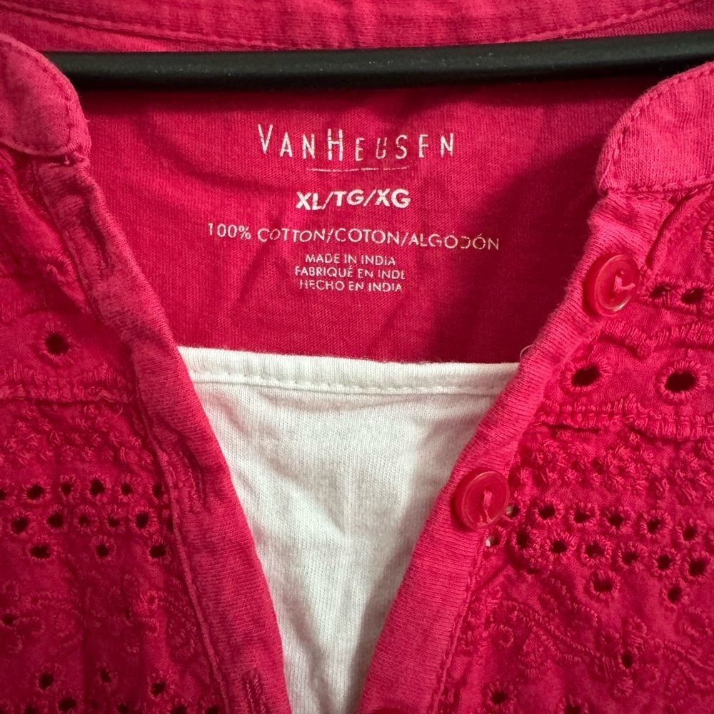 Size Large Van Heusen Women's Fuchsia Button-Front Blouse - Picture 6 of 9